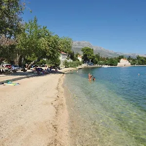 apartments-wish.hotels-in-trogir.com/